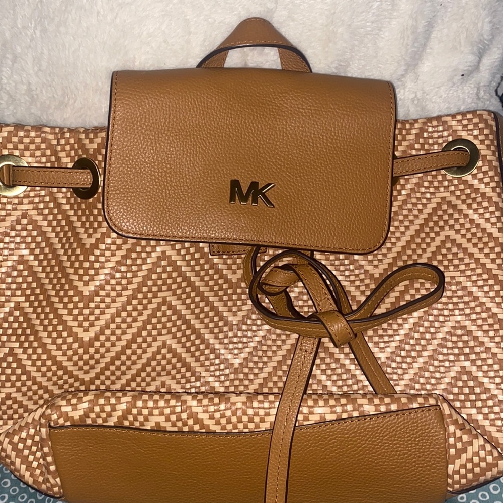 Micheal kors brand new . Never used Junie bag